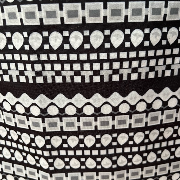 NWT Geometric design dress in black, white gray  size Small - Picture 5 of 8